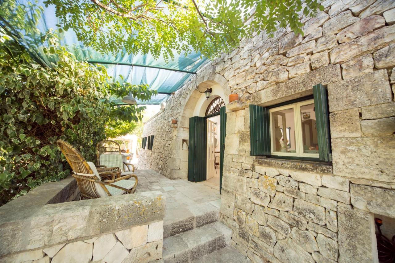 Trulli Girasoli E Viole Cocolicchio Exterior photo